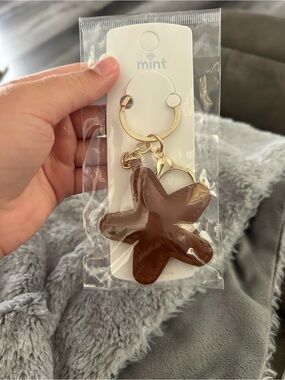 5/$25 Mint gold keyring with brown starfish charm
